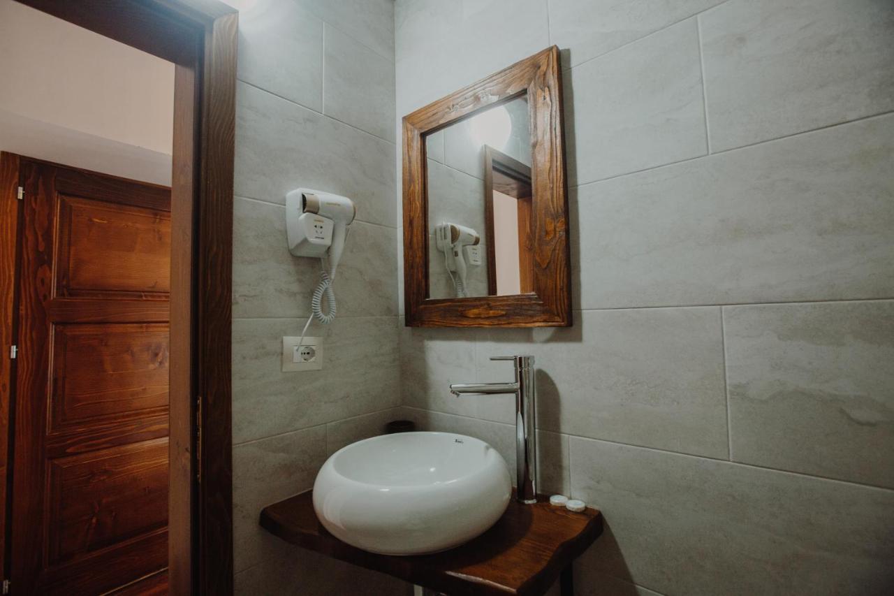 Hotel Tradita E Beratit 4*